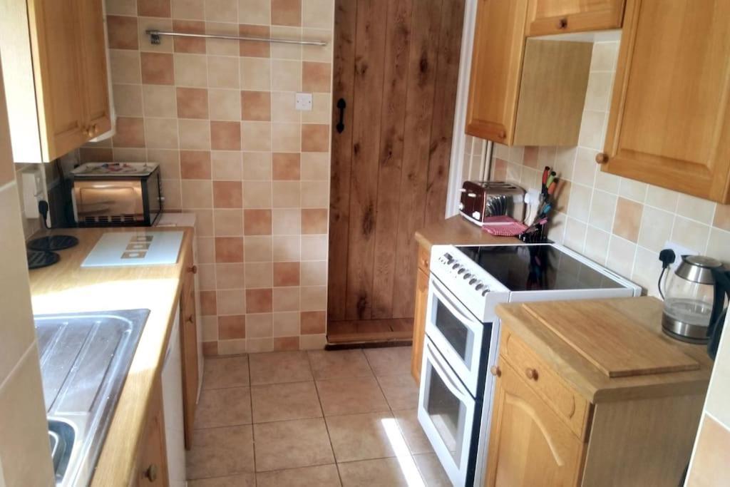 Welcoming Cottage In Chichester Near City Centre Exteriör bild