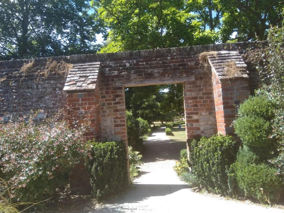 Welcoming Cottage In Chichester Near City Centre Exteriör bild